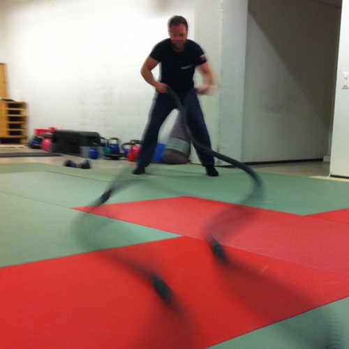 Vedettiin battle ropea Turma-Jarmon ja Hullu-Mikon kanssa